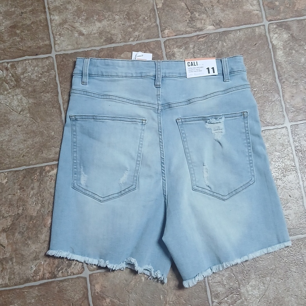 NWT Ultra High Rise Cali Light Blue Distressed Denim Shorts size 11 - Picture 6 of 7